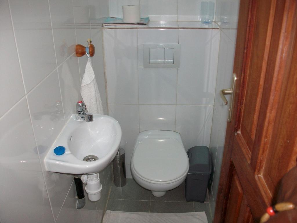Dodoo Lodge Cotonou Exterior photo