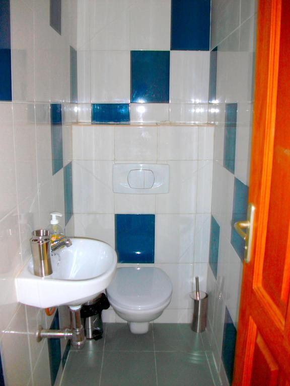 Dodoo Lodge Cotonou Exterior photo